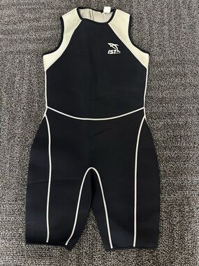2mm IST Titanium Spring Suit WOMENS size ML Shorty Scuba Snorkeling Dive Wetsuit